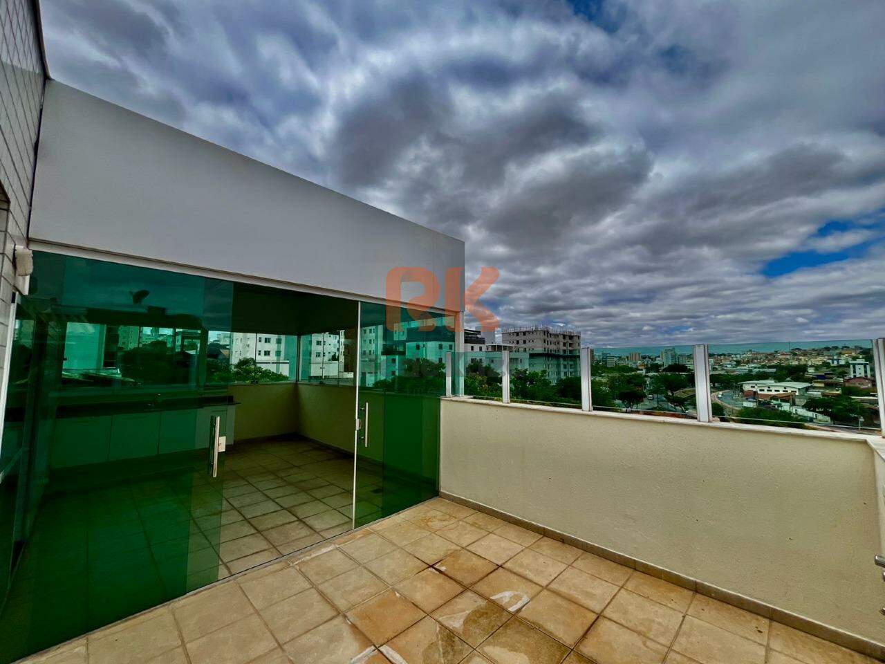 Cobertura para aluguel no Castelo: 