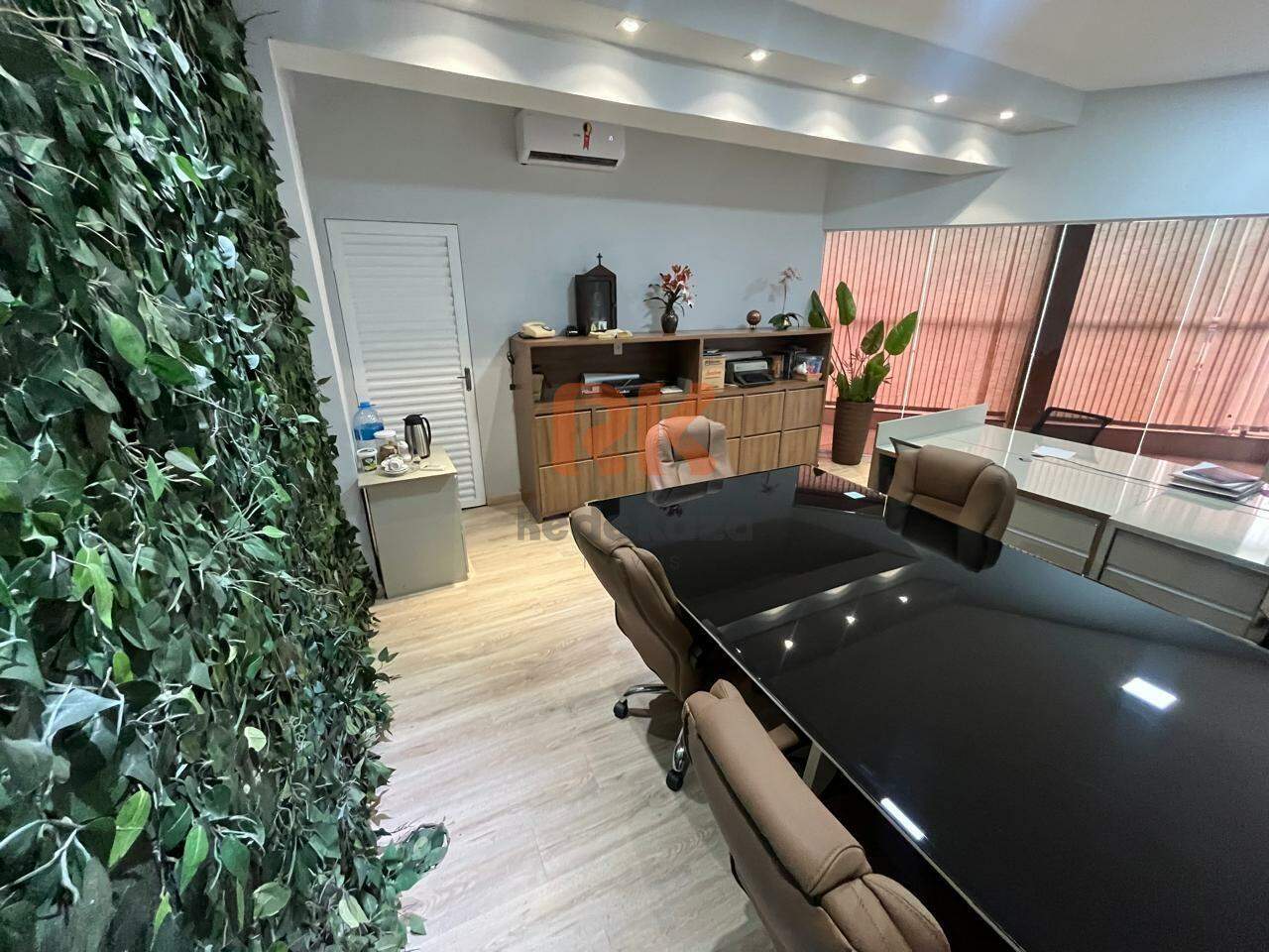 Sala para aluguel no Manacás: 