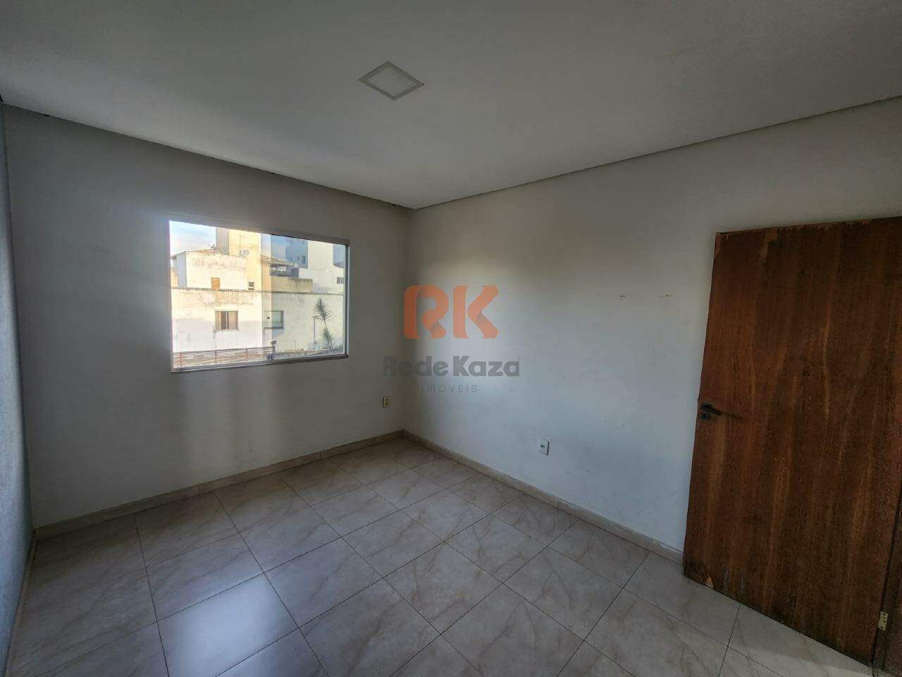 Sala para aluguel no Cabral: 