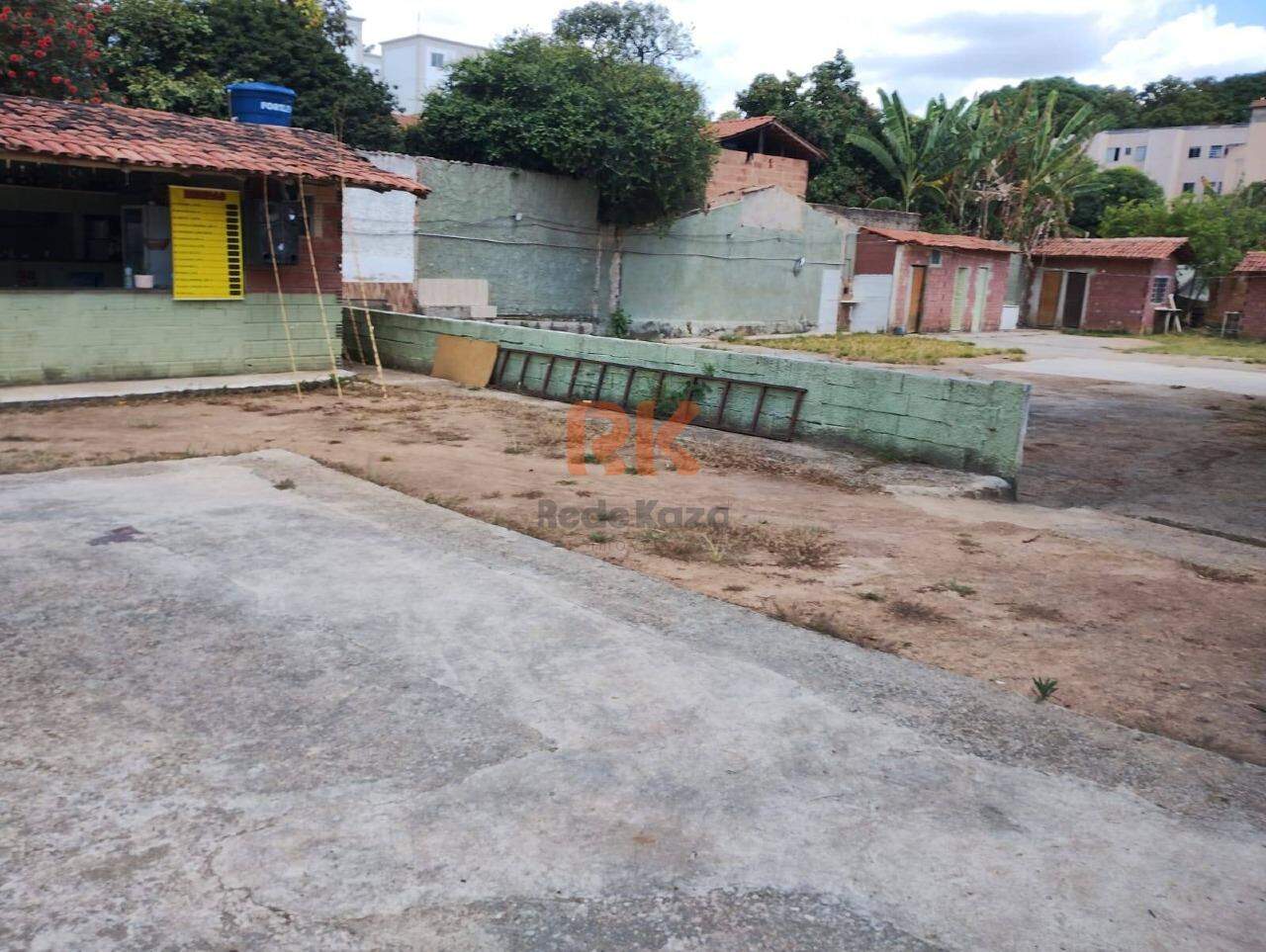 Terreno / Área à venda no Trevo: 
