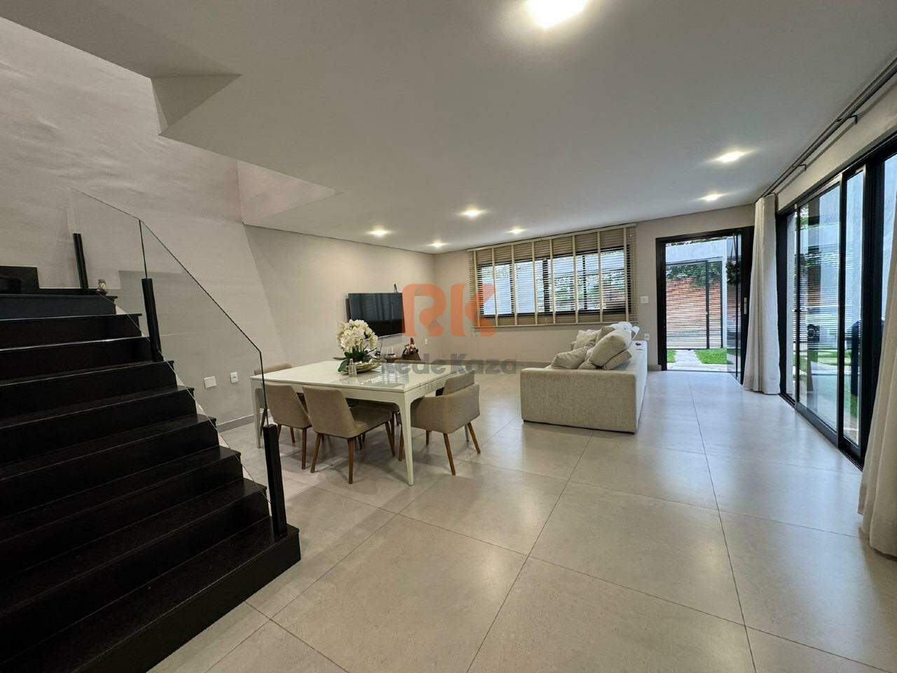 Casa geminada à venda no Trevo: 