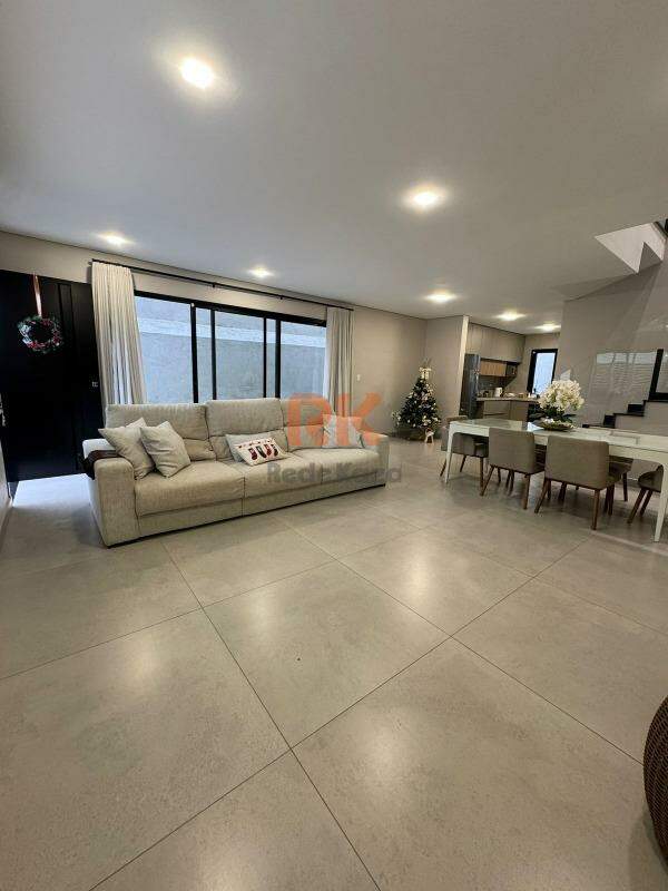Casa geminada à venda no Trevo: 