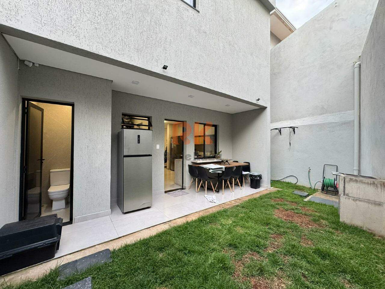 Casa geminada à venda no Trevo: 