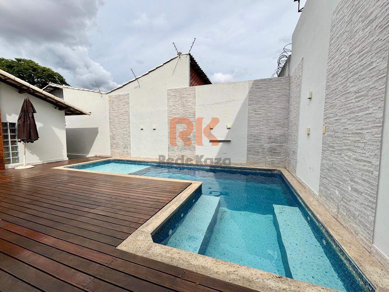 Casa à venda no Itapoã: 