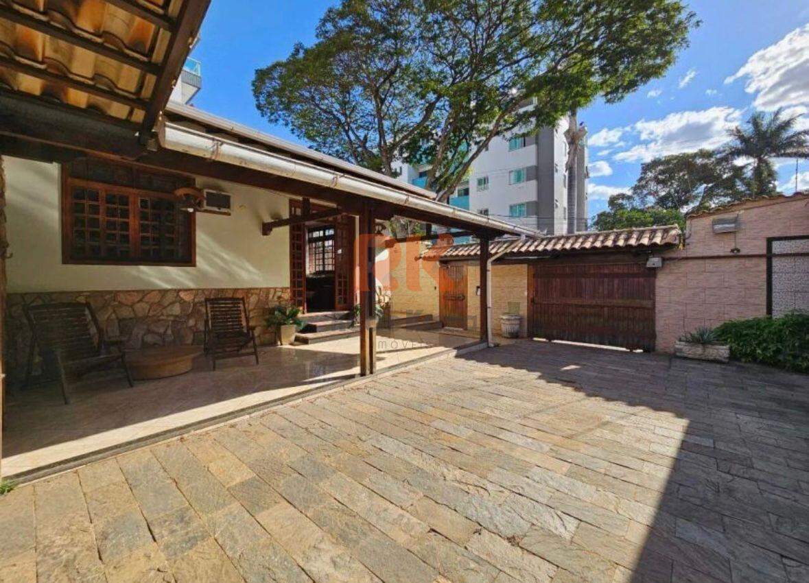Casa à venda no Itapoã: 