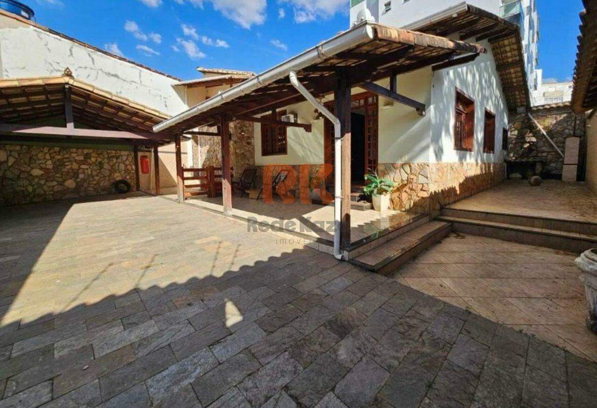 Casa à venda no Itapoã: 