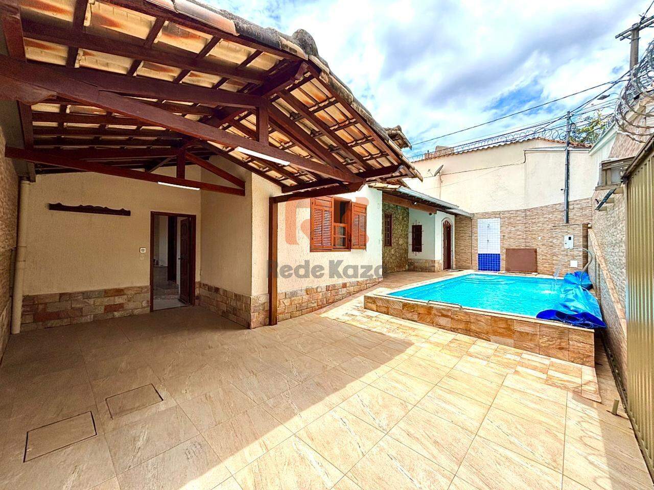 Casa à venda no Itapoã: 