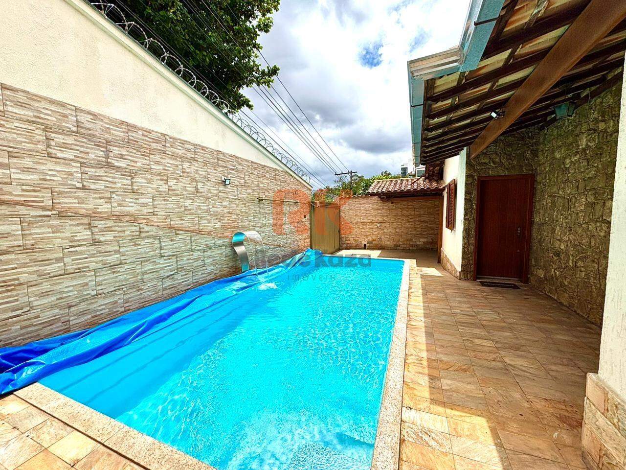 Casa à venda no Itapoã: 