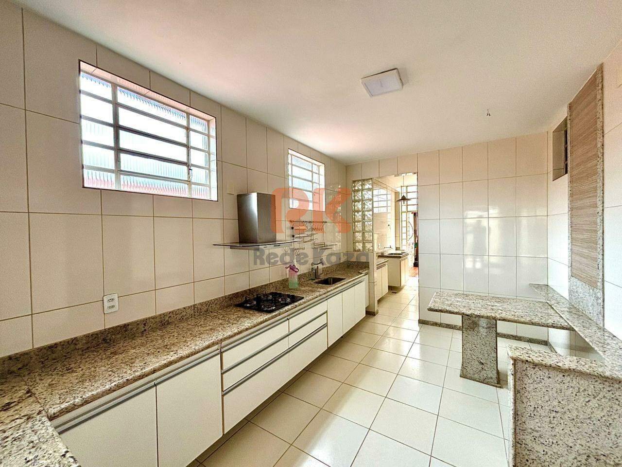 Casa à venda no Itapoã: 