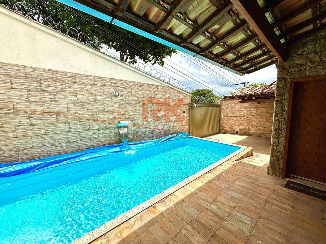 Casa à venda no Itapoã: 