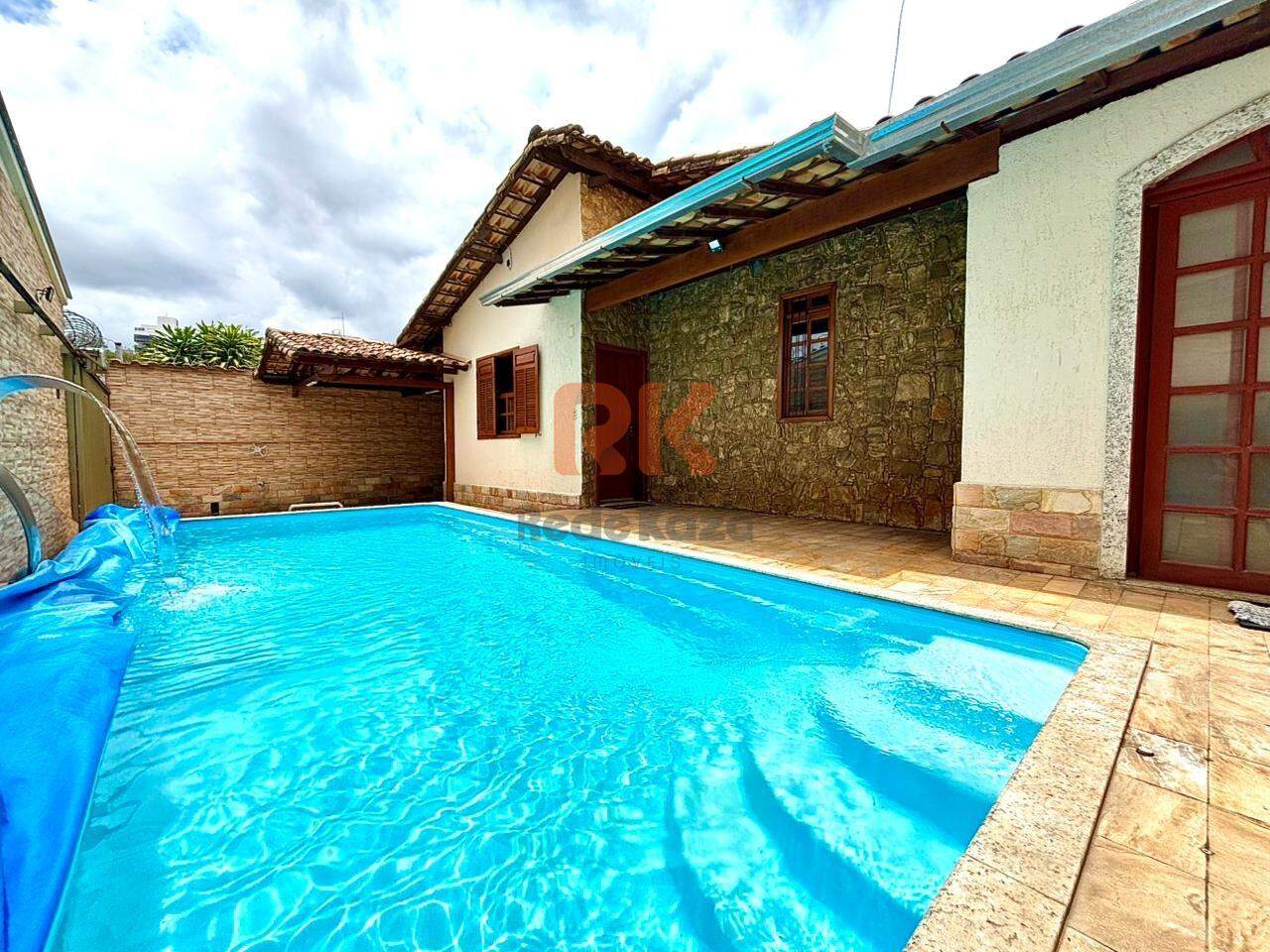 Casa à venda no Itapoã: 