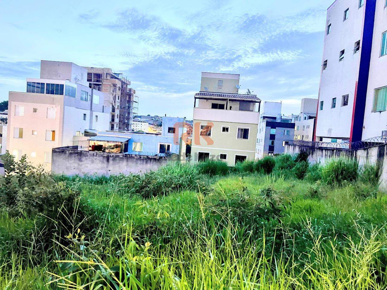 Lote à venda no Cabral: 