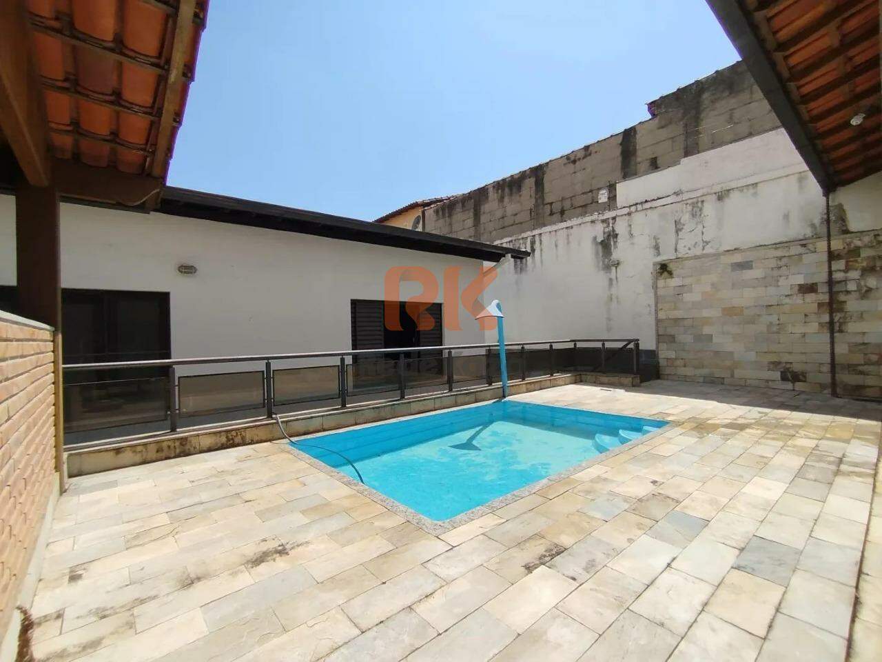 Casa à venda no Itapoã: 