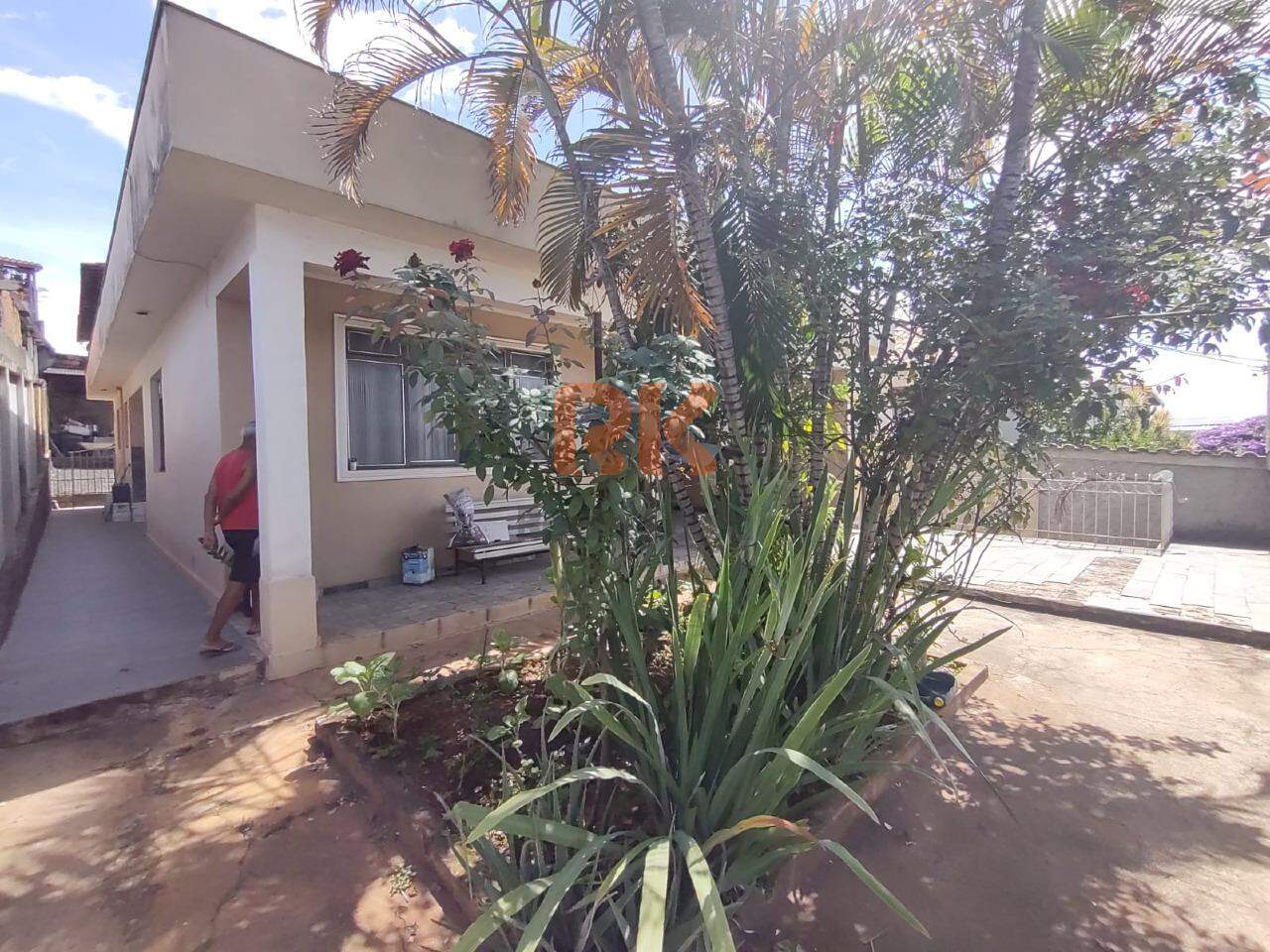 Casa comercial para aluguel no Santa Mônica: 