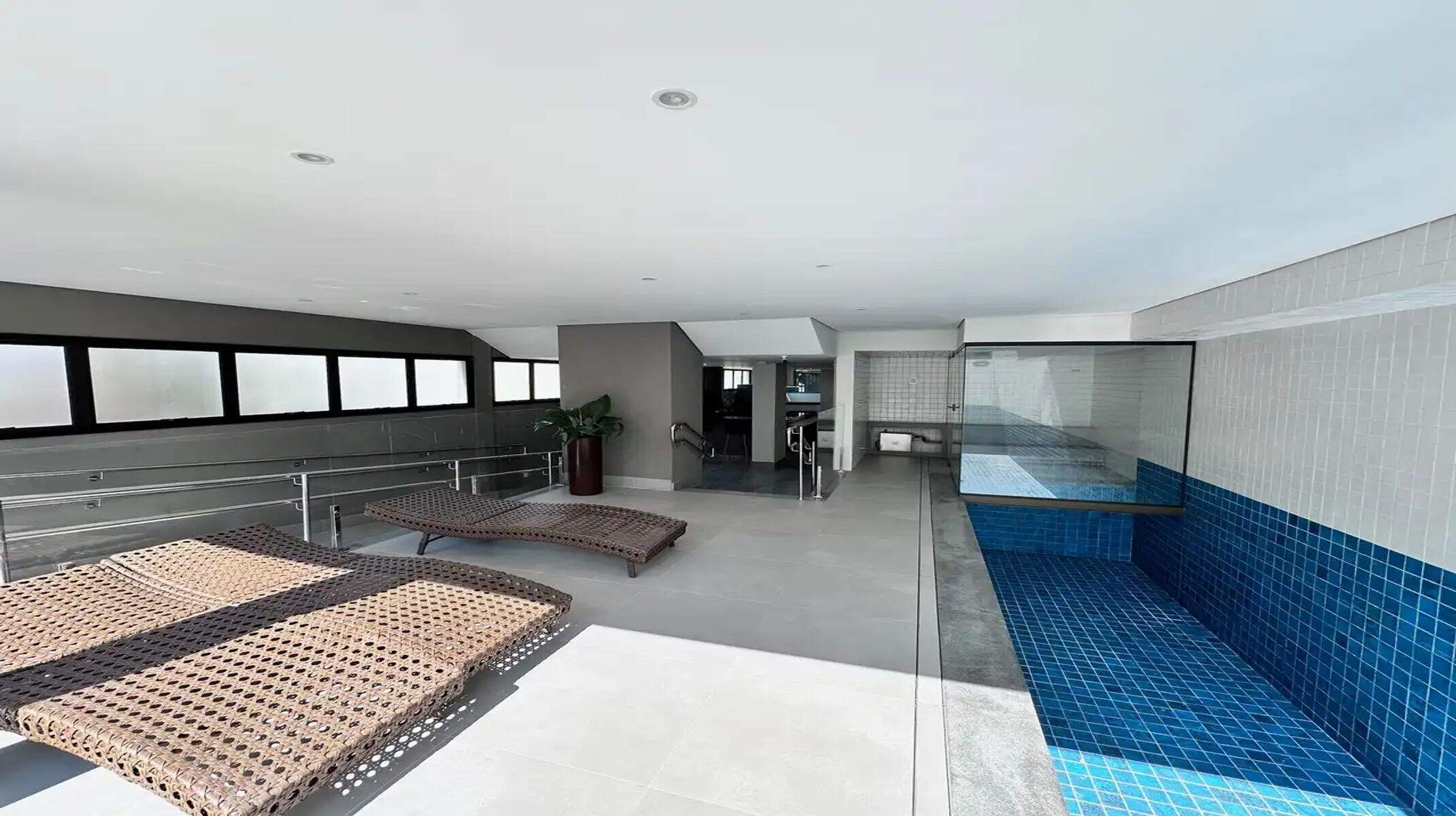 Apartamento à venda no Castelo: Piscina com raia e sauna integrada