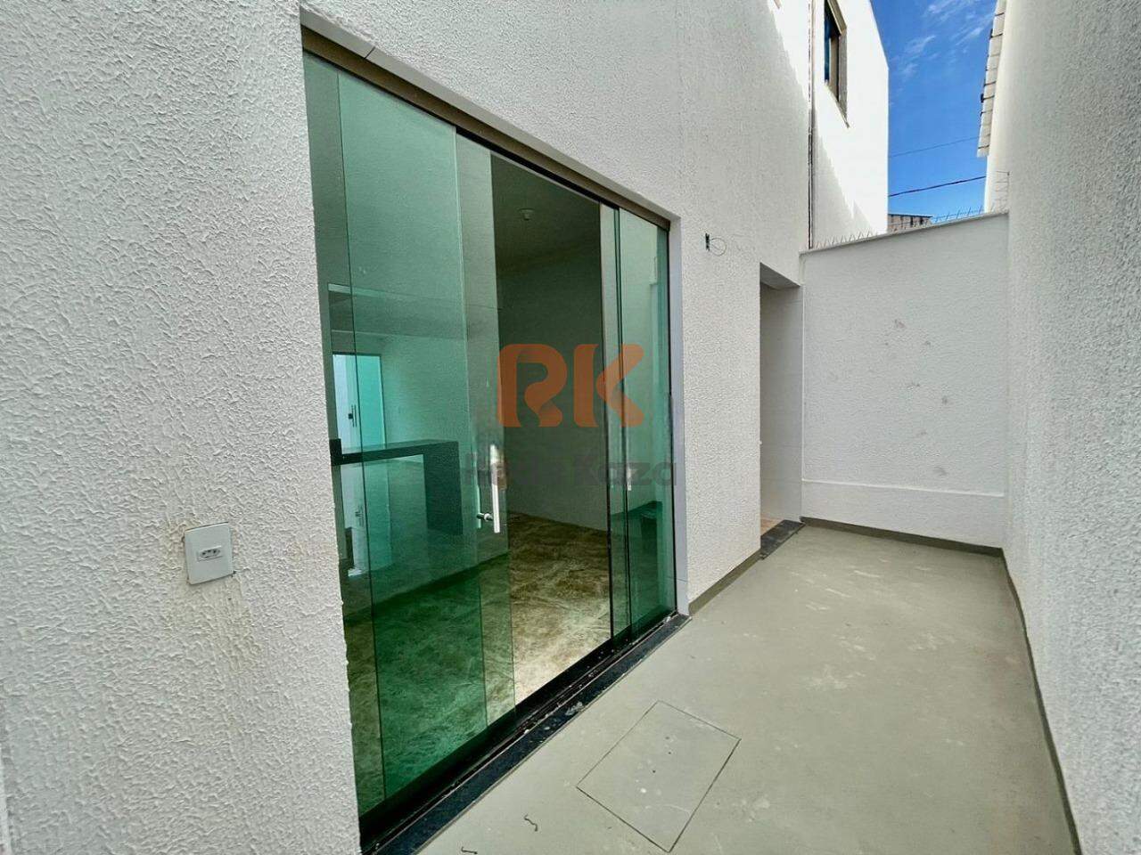 Casa geminada à venda no Santa Amélia: 