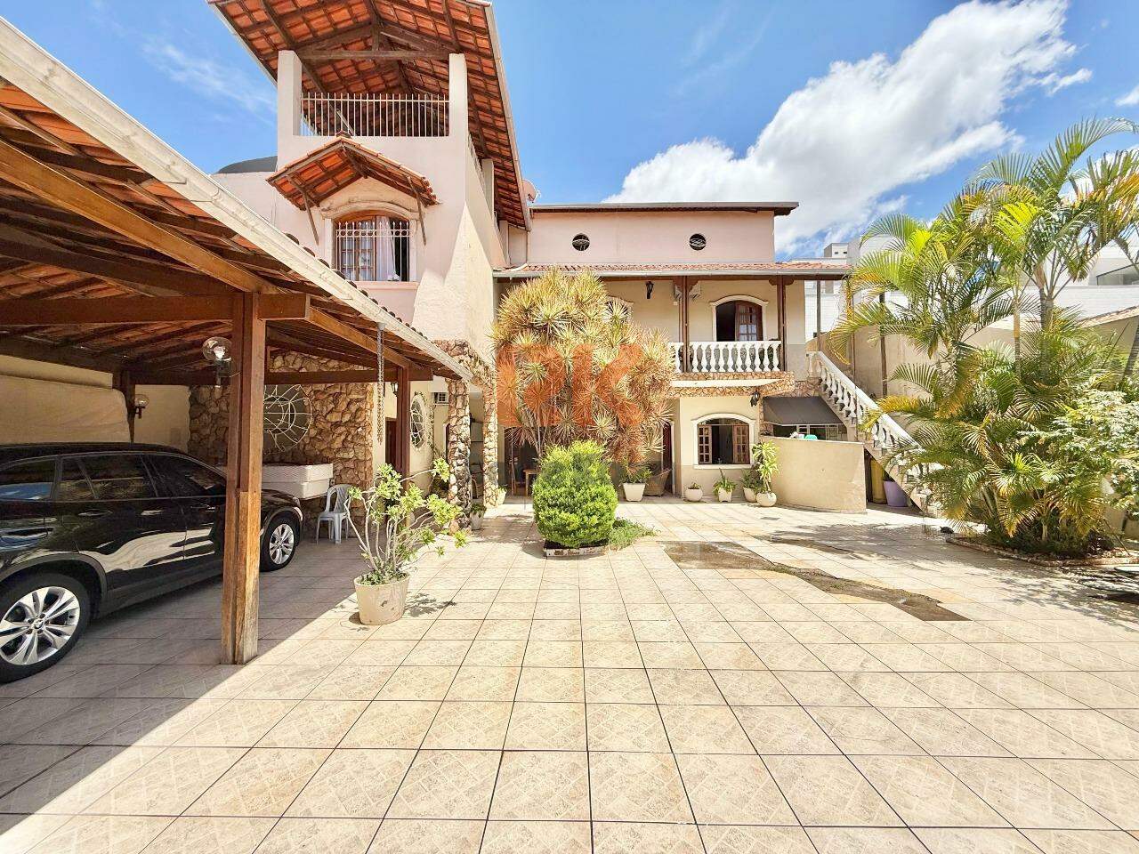 Casa à venda no Itapoã: 