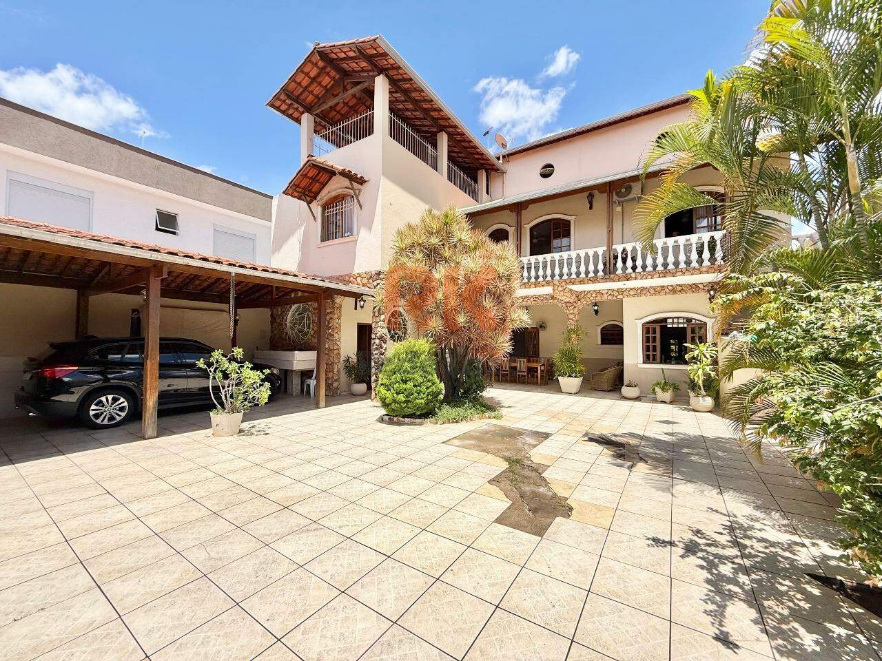 Casa à venda no Itapoã: 