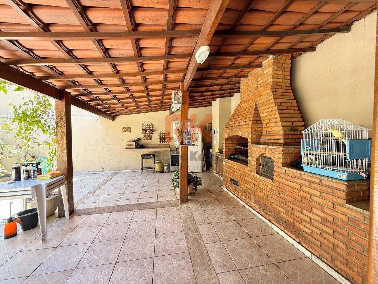 Casa à venda no Itapoã: 