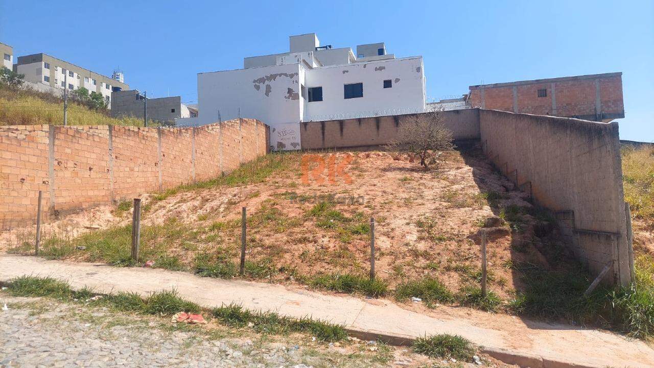 Lote à venda no Arvoredo 2ª Seção: 