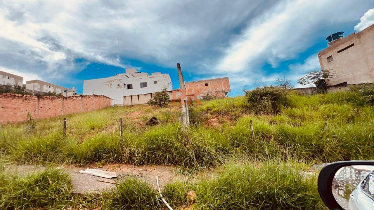 Lote à venda no Arvoredo 2ª Seção: 