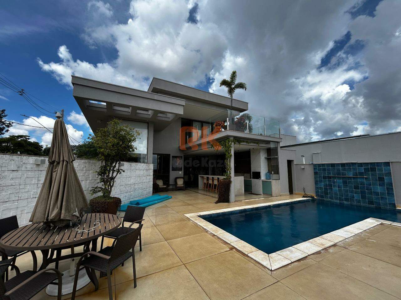 Casa em condomínio à venda no Portal Do Sol: 