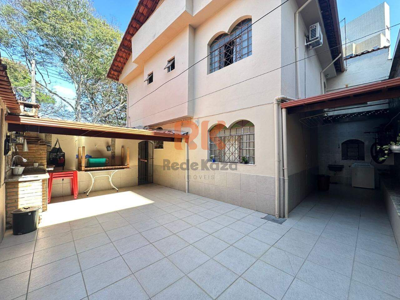 Casa à venda no Itapoã: 