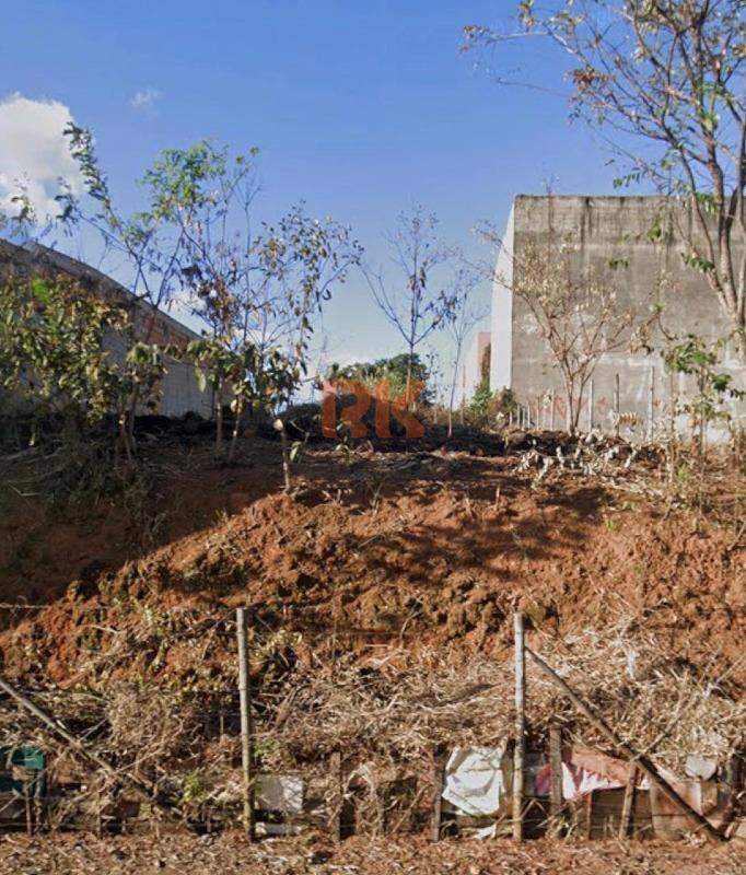 Lote à venda no Cabral: 