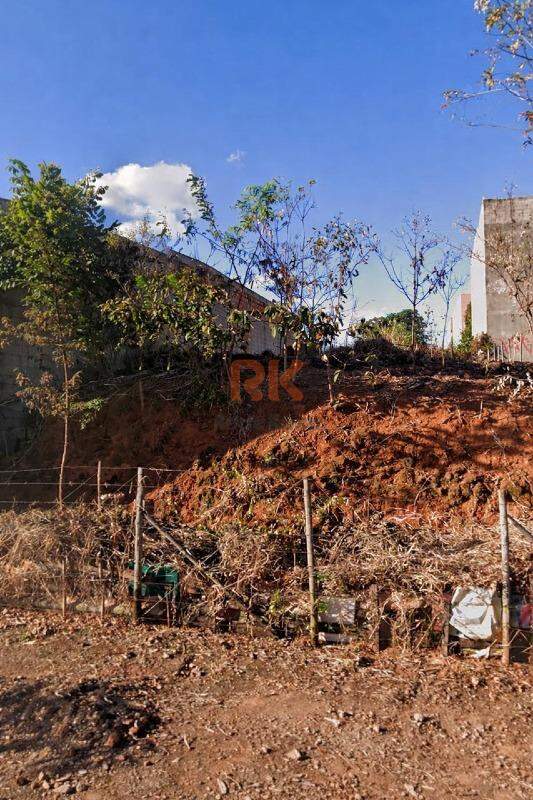 Lote à venda no Cabral: 