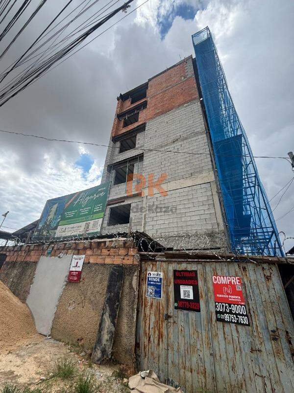 Apartamento à venda no Coqueiros: 