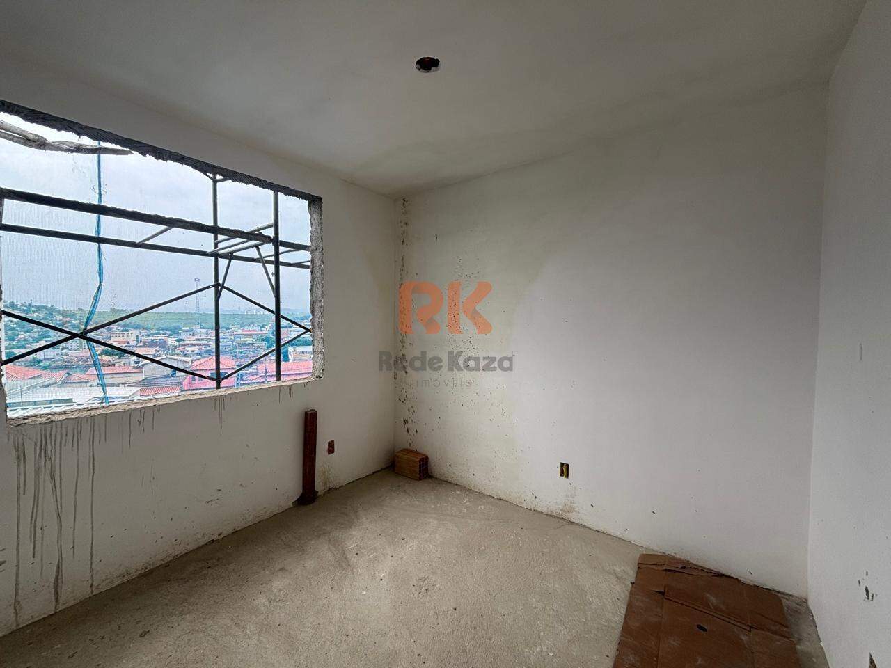 Apartamento à venda no Coqueiros: 
