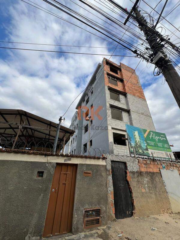 Apartamento à venda no Coqueiros: 