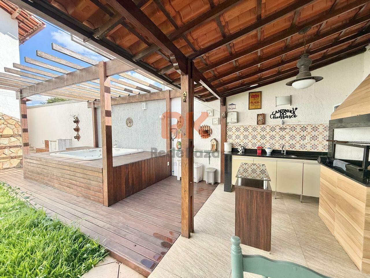 Casa à venda no Planalto: 