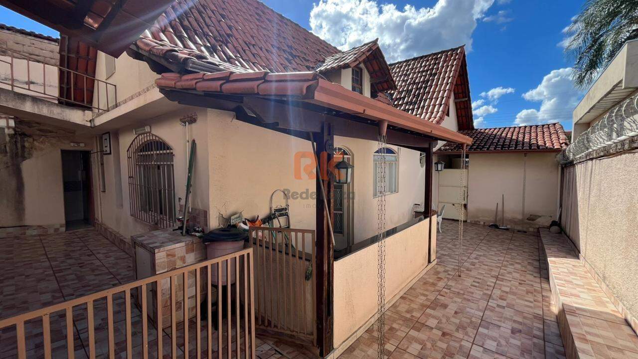 Casa à venda no Coqueiros: 