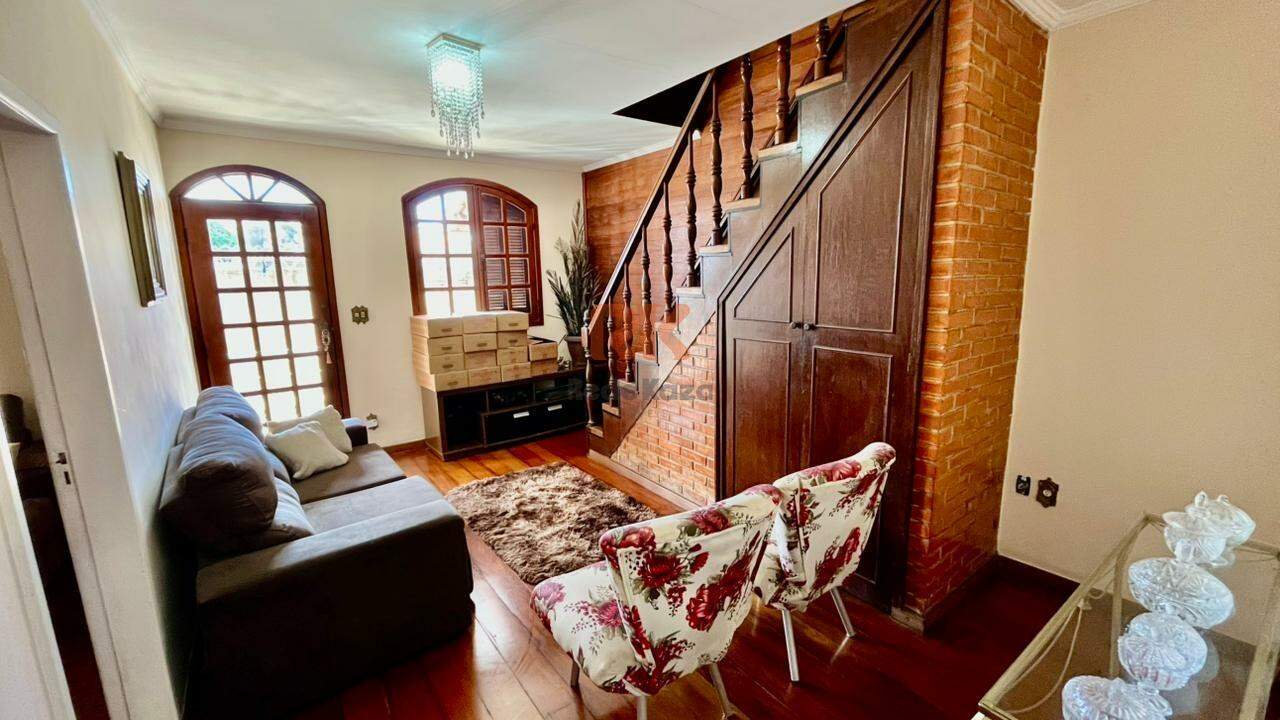 Casa à venda no Coqueiros: 