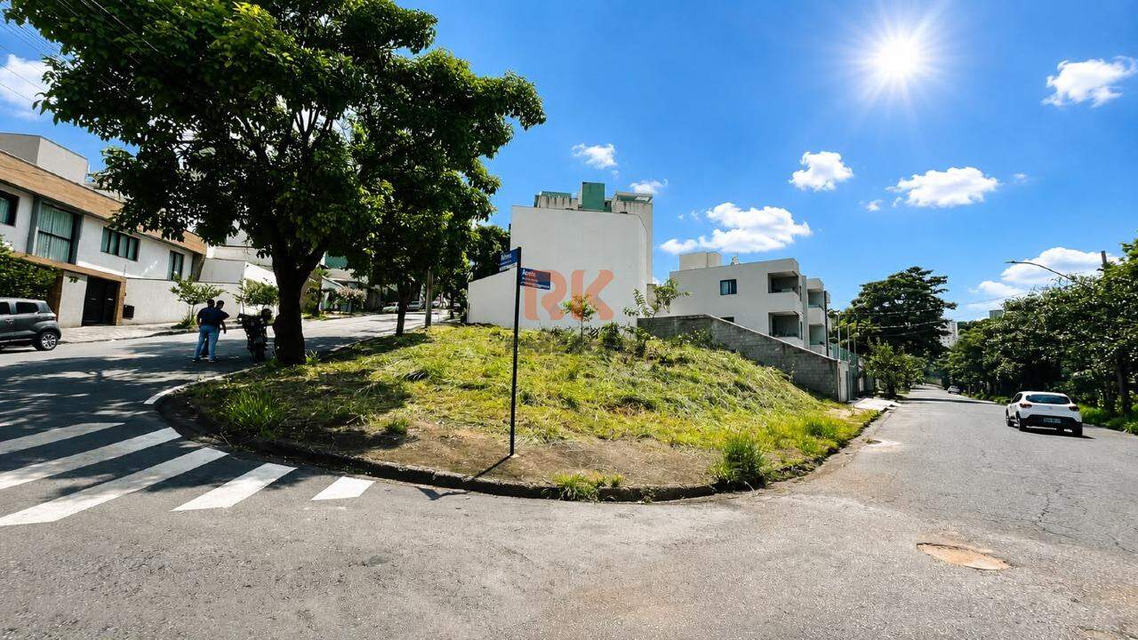 Lote à venda no Cabral: 