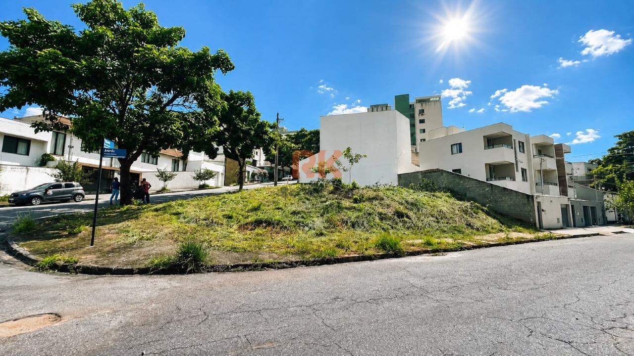 Lote à venda no Cabral: 