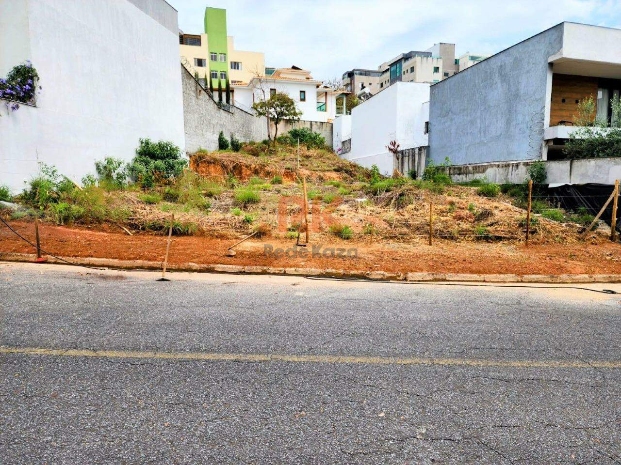 Lote à venda no Cabral: 