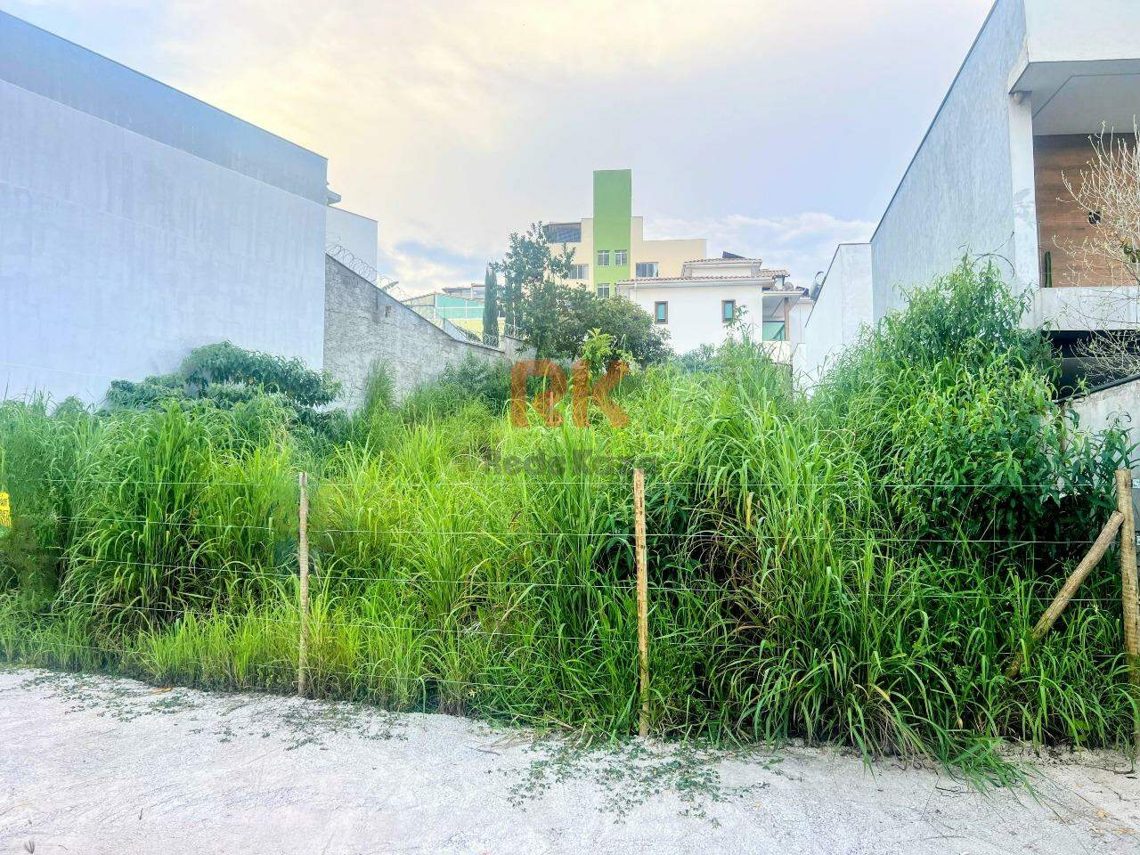 Lote à venda no Cabral: 