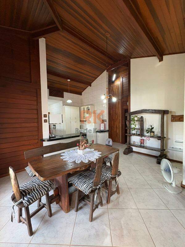 Casa em condomínio para aluguel no Francisco Pereira: 