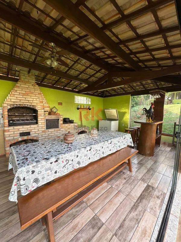 Casa em condomínio para aluguel no Francisco Pereira: 