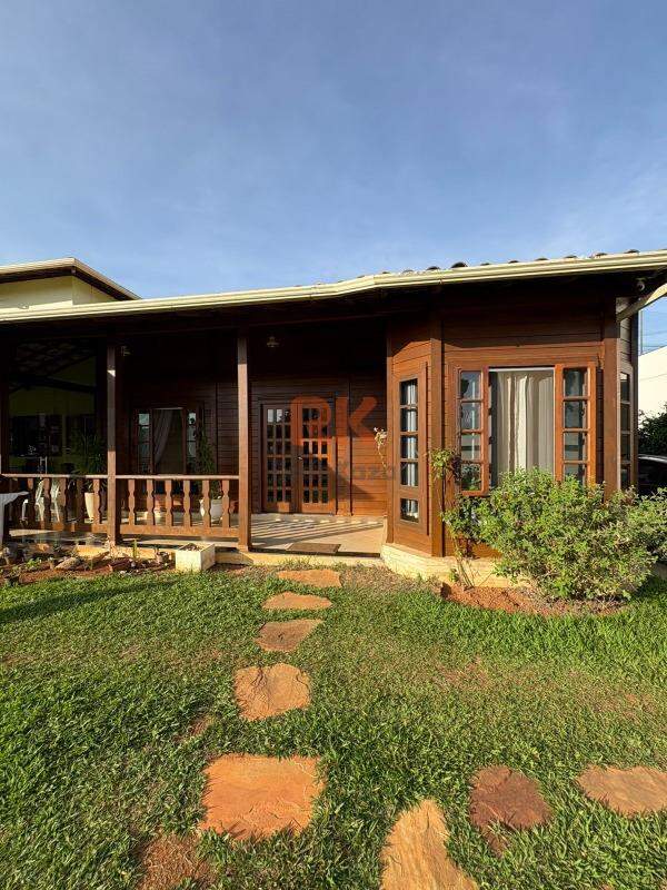 Casa em condomínio para aluguel no Francisco Pereira: 