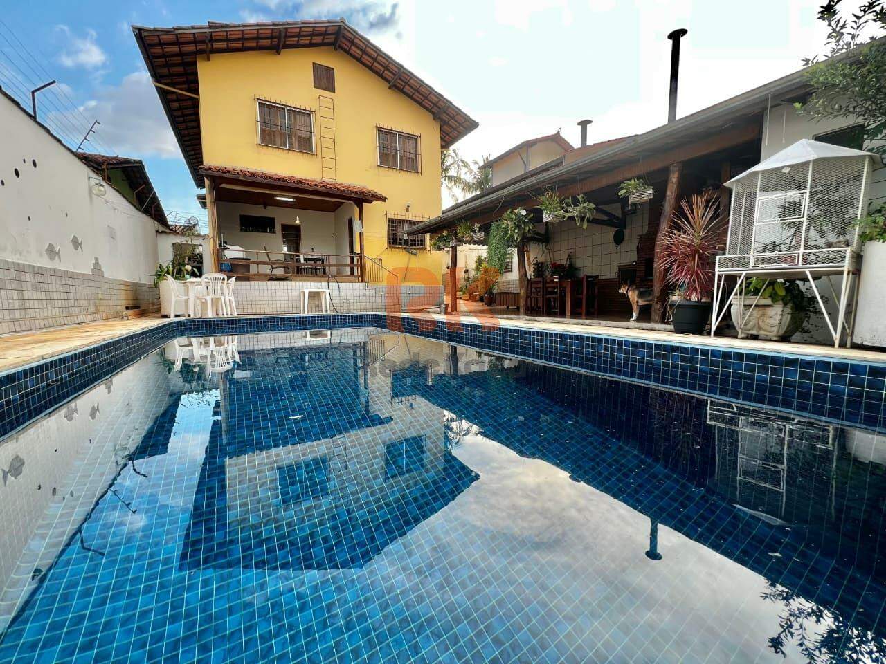 Casa à venda no Planalto: 