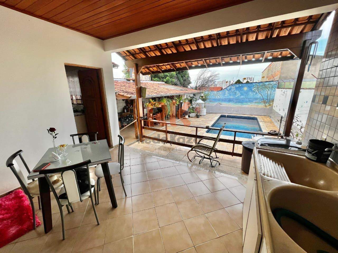 Casa à venda no Planalto: 