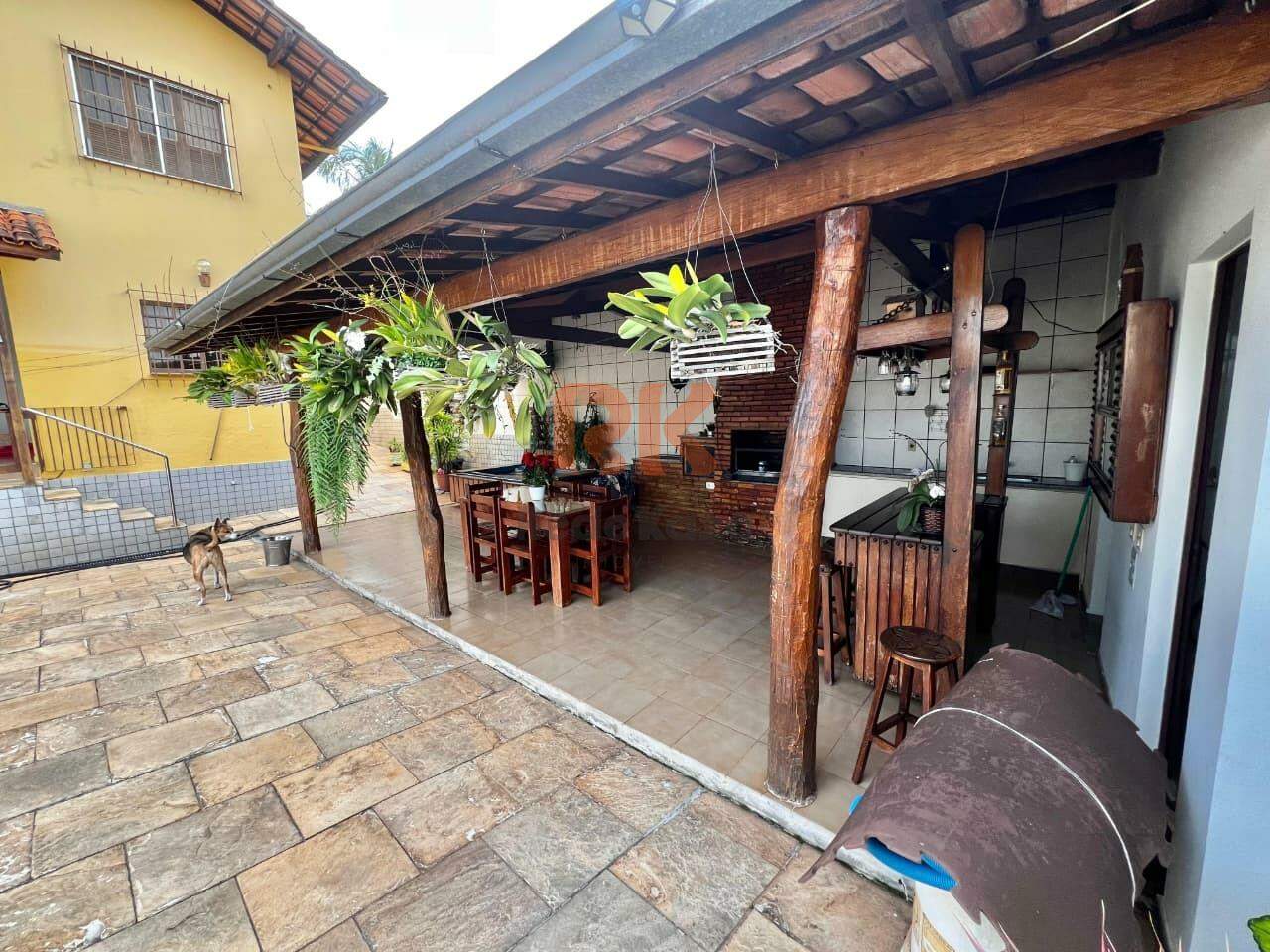 Casa à venda no Planalto: 