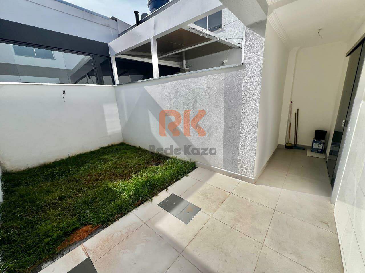 Casa geminada à venda no Piratininga: 