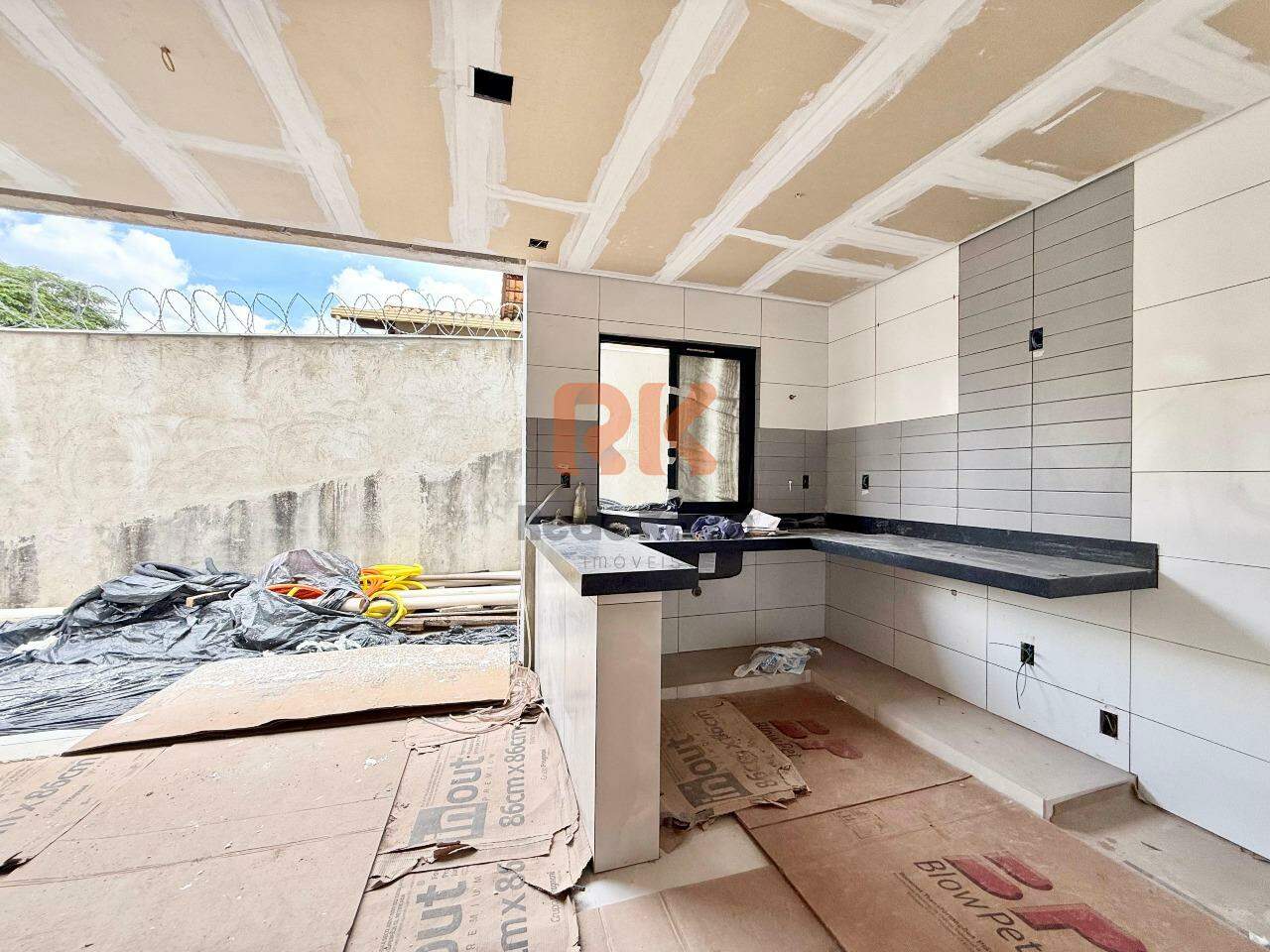 Casa à venda no Itapoã: 