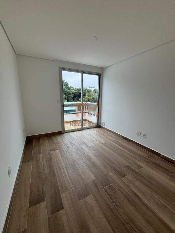 Casa geminada à venda no Centro: 