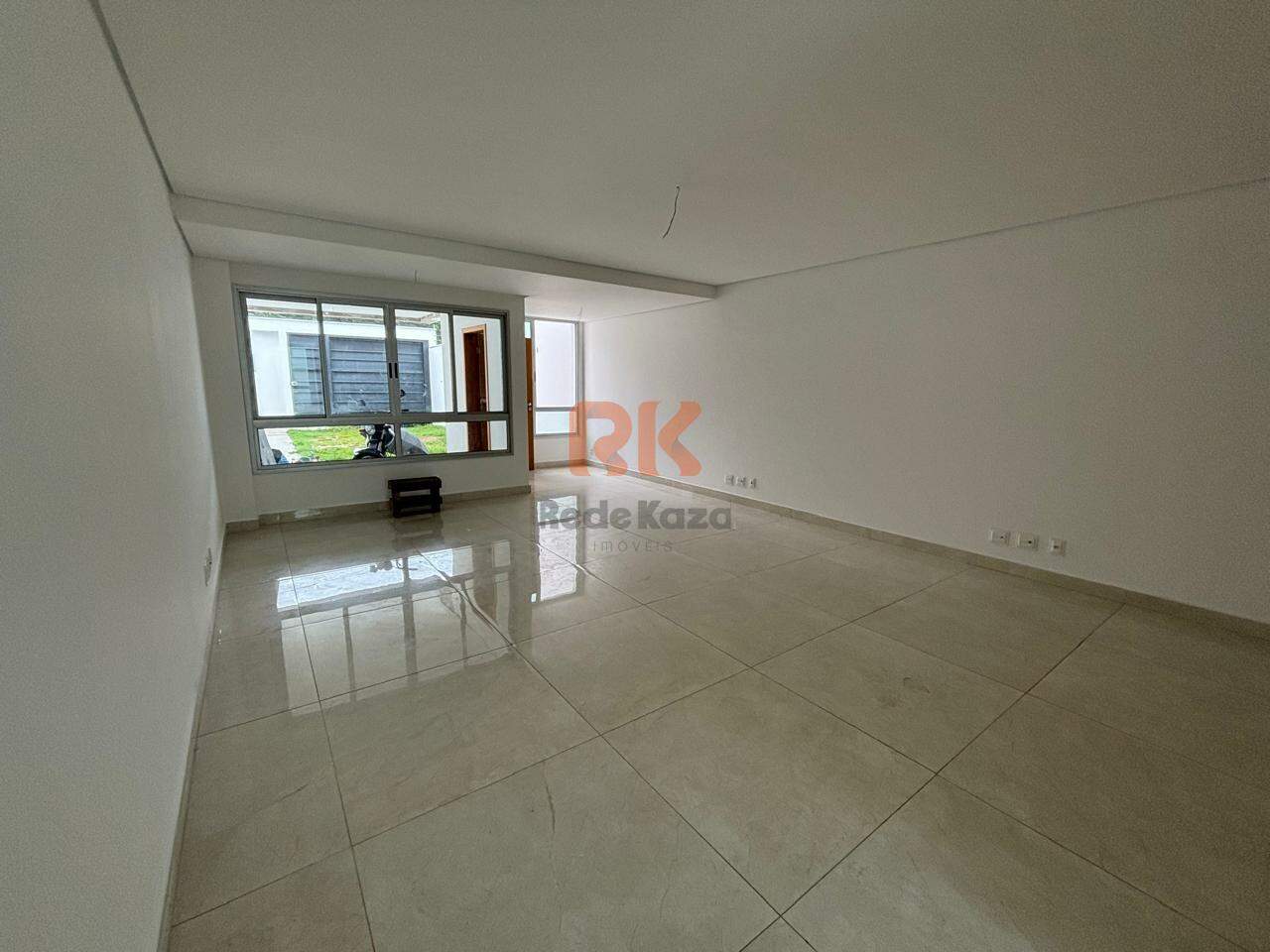 Casa geminada à venda no Centro: 