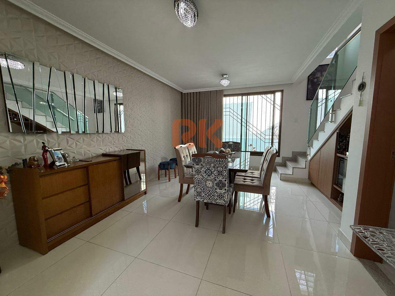 Casa geminada coletiva à venda no Trevo: 